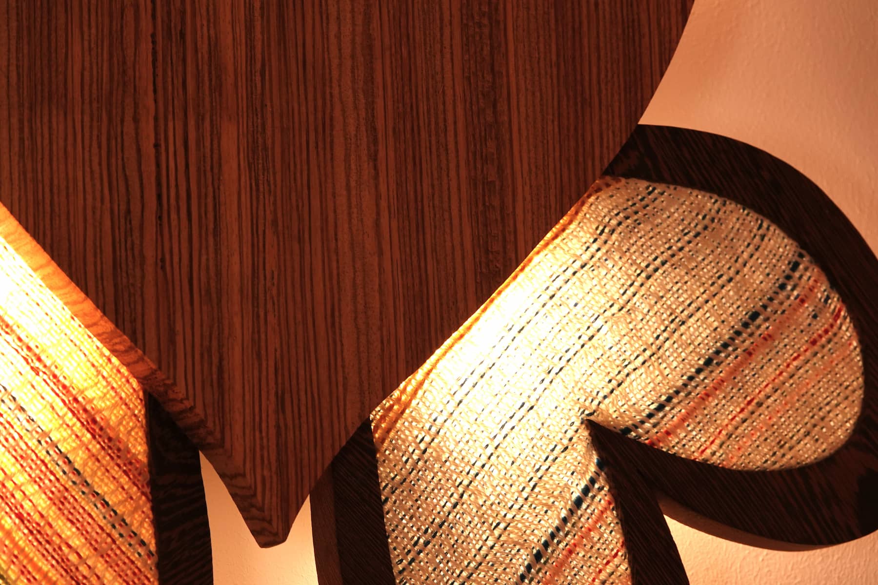 Applique bois et tissage Pétale par Uphile détail