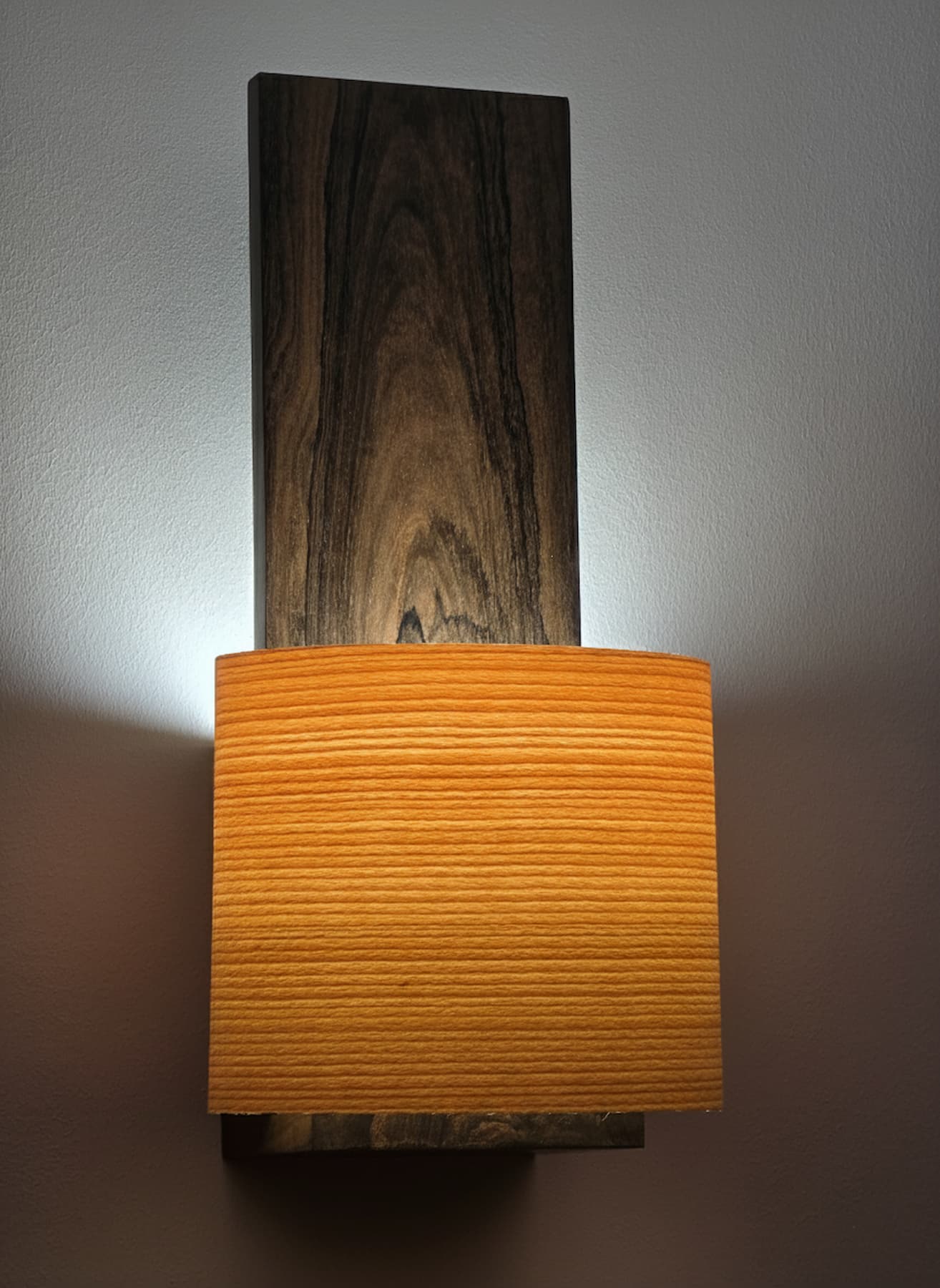 Astra - Applique murale bois avec placage translucide